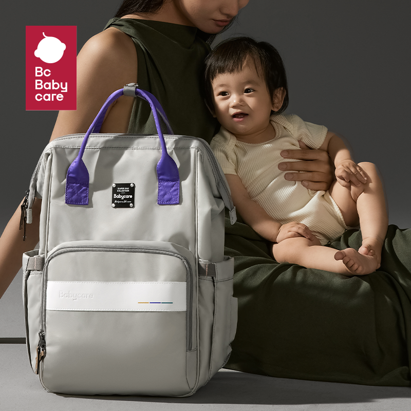 Choosing a Diaper Bag: Openings, Load and Cleaning