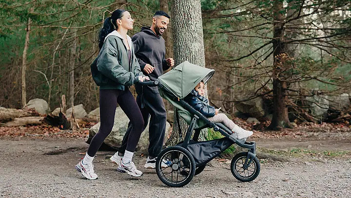 City Slush or Rough Trails? Choosing a Stroller for Canadian Winter Routes