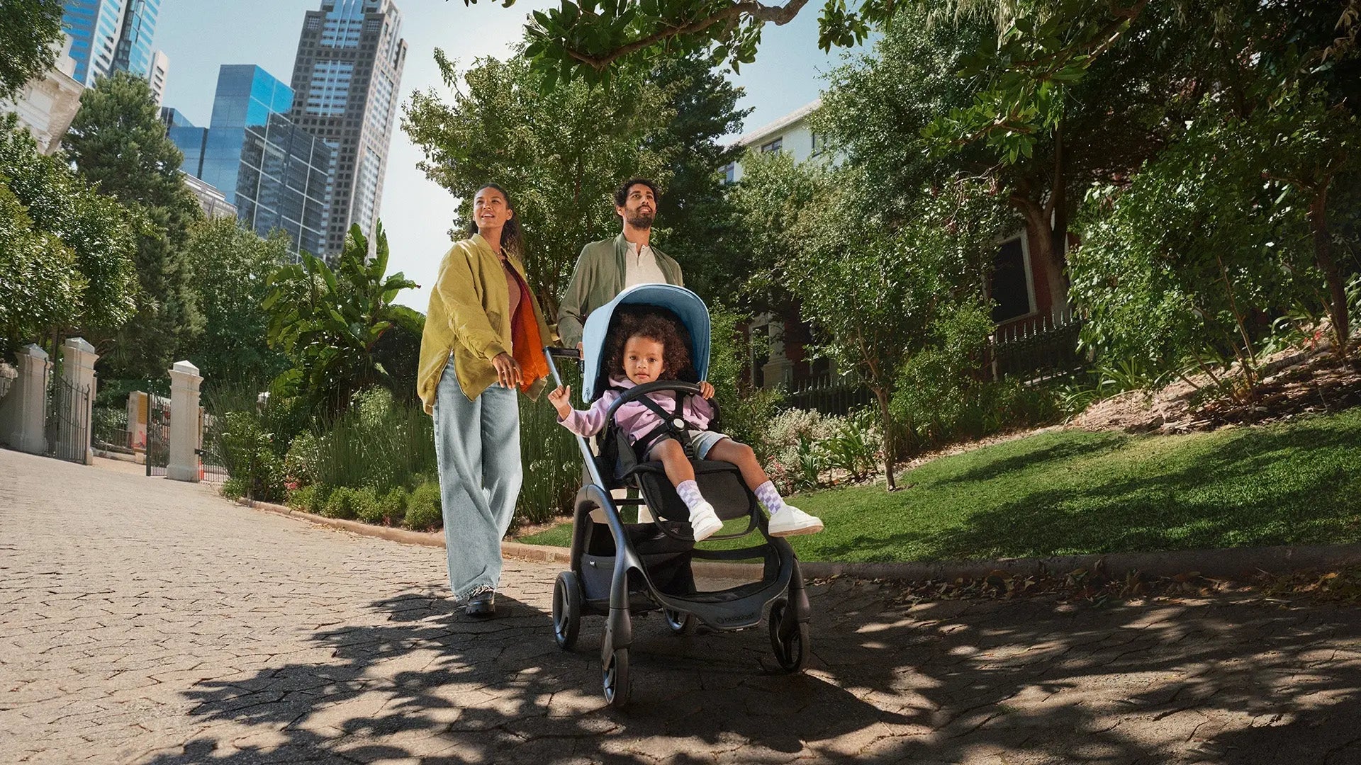 Glide Through the City: Discover the Bugaboo Dragonfly at baby enRoute Canada