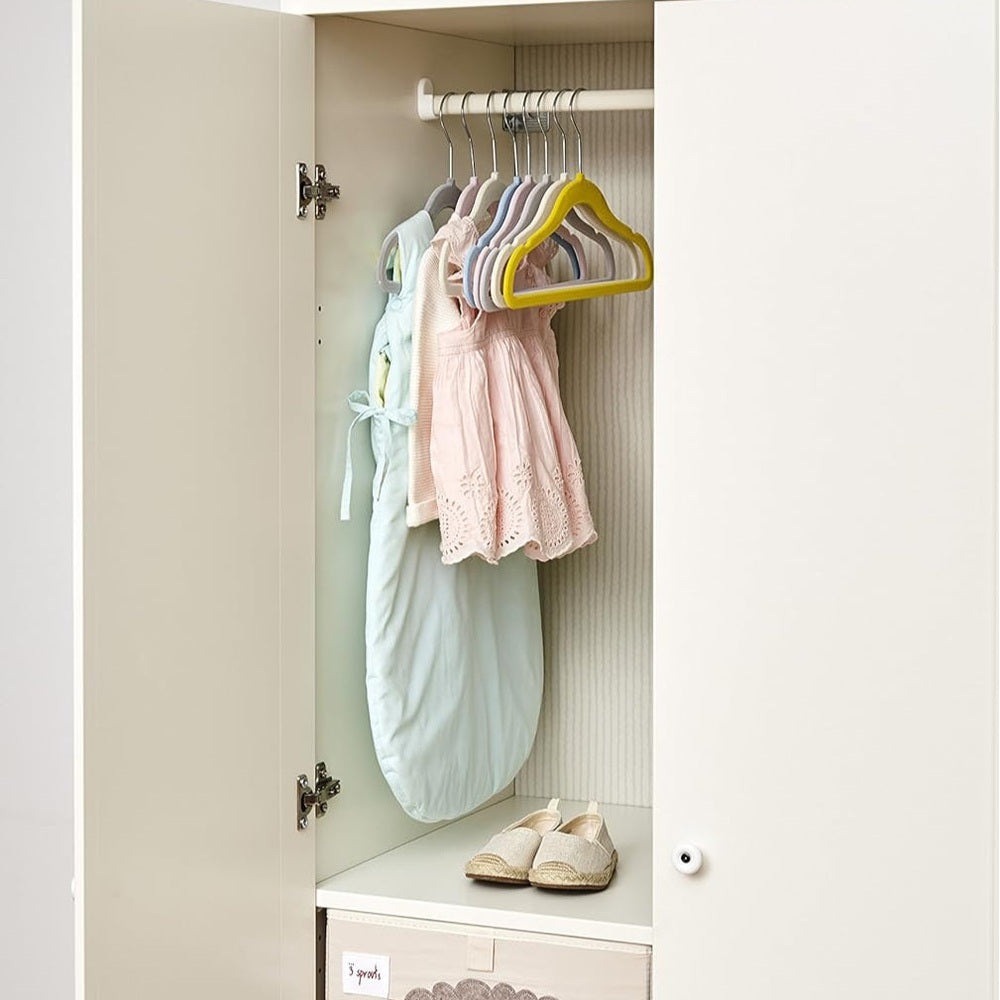 3 Sprouts blue velvet non-slip hangers, 10-pack, for baby clothes in a pastel wardrobe