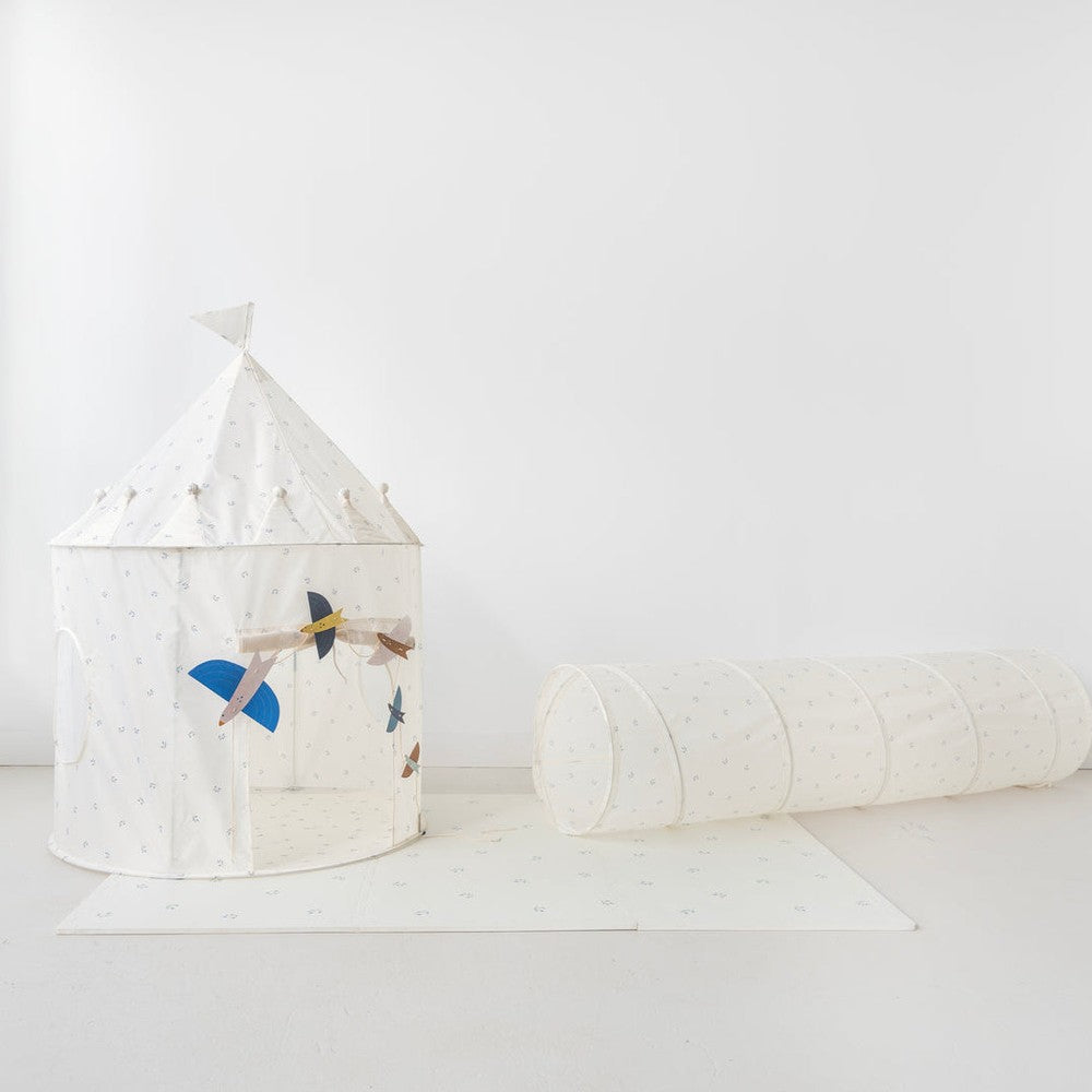 3 Sprouts Recycled Fabric Play Tent Castle in white with sail accents and matching tunnel, inviting imaginative play.