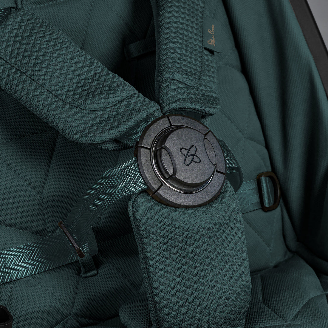 Silver Cross Clic stroller in Conifer Genius magnetic buckle and harness detail
