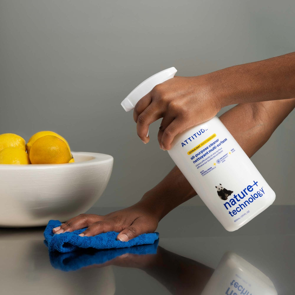 Attitude All-Purpose Cleaner Citrus Zest 800 ml with spray, blue microfiber cloth, lemons in bowl
