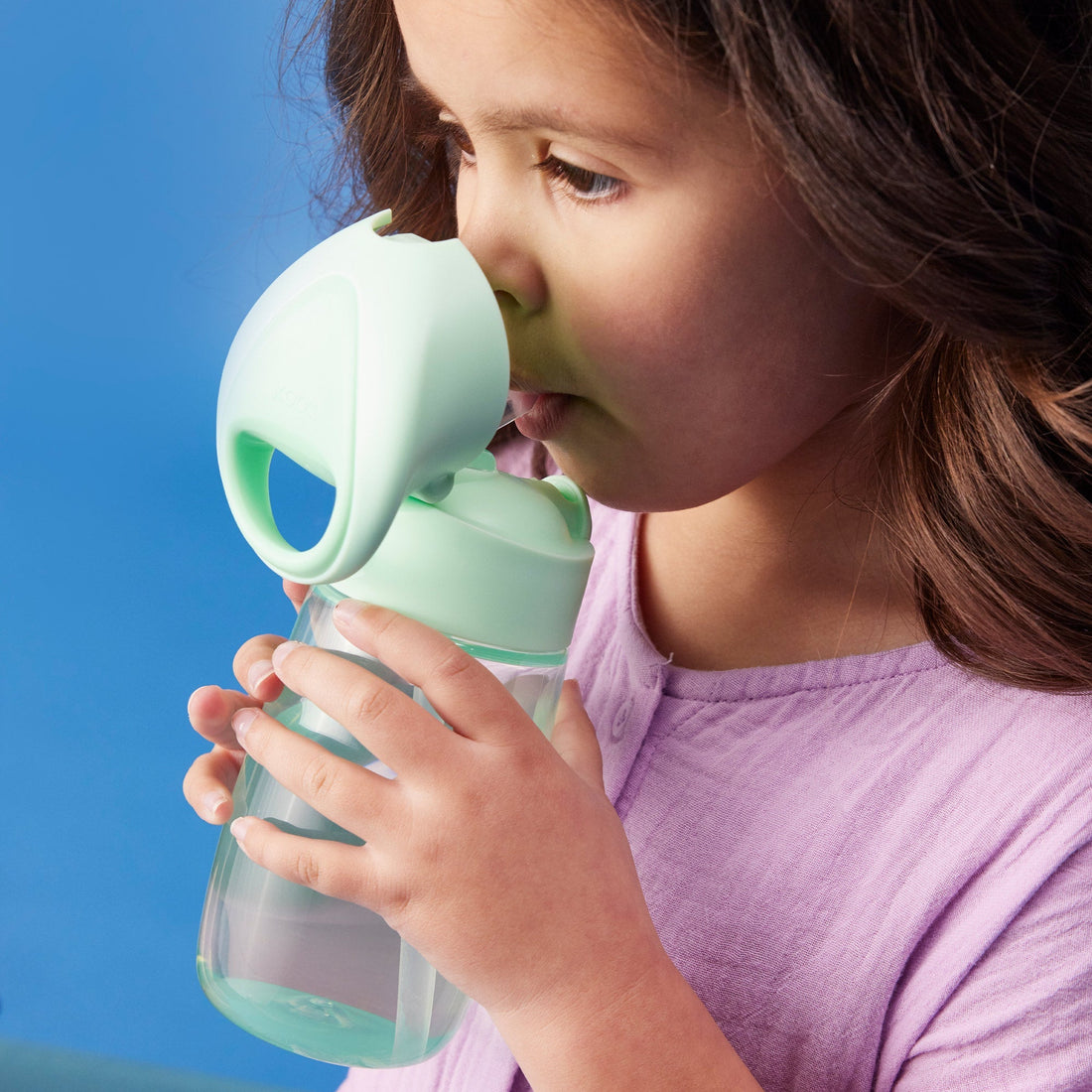 B.Box Junior Drink Bottle 380 ml in Spearmint Green, bottle base and lid detail