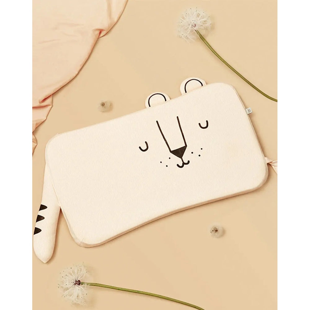 Bc Babycare Latex Anti Acarien Pillow, white bear-face kids pillow with soft cover shown on beige background.