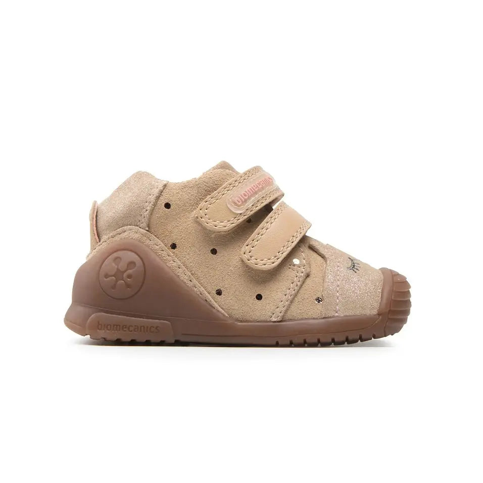 Biomecanics Beach Cat booty shoes for toddlers in tan suede with dual Velcro straps fastened.