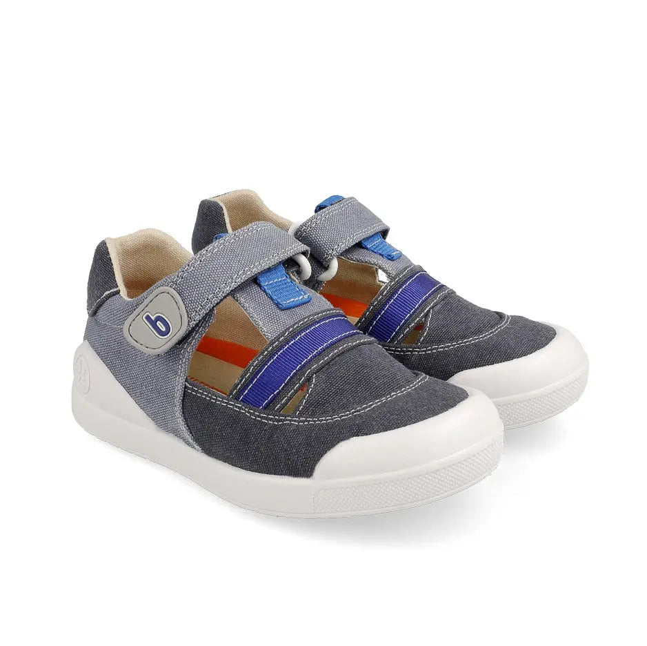 Biomecanics Canvas Sandalia Azul Marino: navy blue toddler sandals with Velcro straps and white sole.