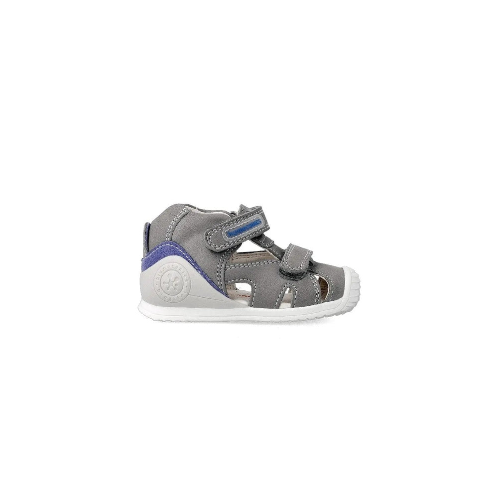 Biomecanics Sandalia Estampada Casual for toddlers, grey sandal with blue trim, Velcro straps fastened, white sole