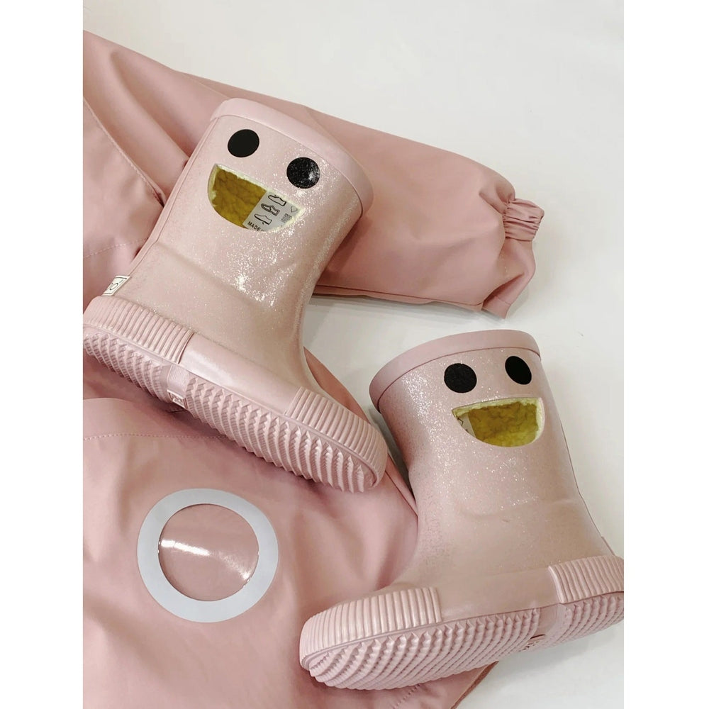 Boxbo Wistiti Fleece Lined Rainboots Glitter Pink; glittery pink rubber boots with visible yellow lining beside a pink raincoat.