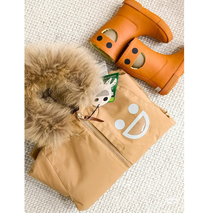 BOXBO Wistiti fleece-lined rainboots orange; two boots beside a beige pouch on rug, ready for puddles.