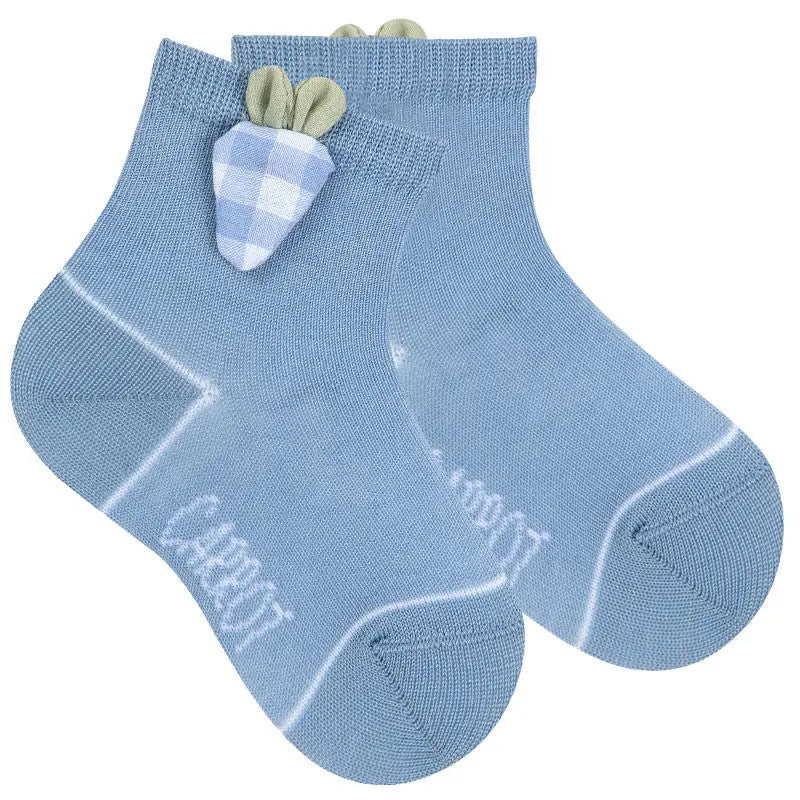 Condor Short Socks With Carrot Application Blush: a pair of light-blue ankle socks with a plaid carrot applique.