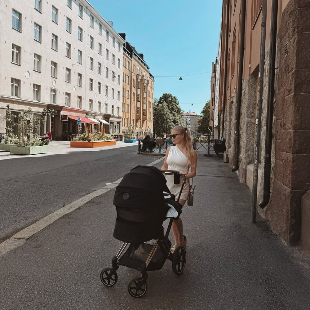 Cybex Priam 4 Stroller Rose Gold/Sepia Black + Priam Lux Carry Cot Sepia Black + Cloud G Saving Bundle