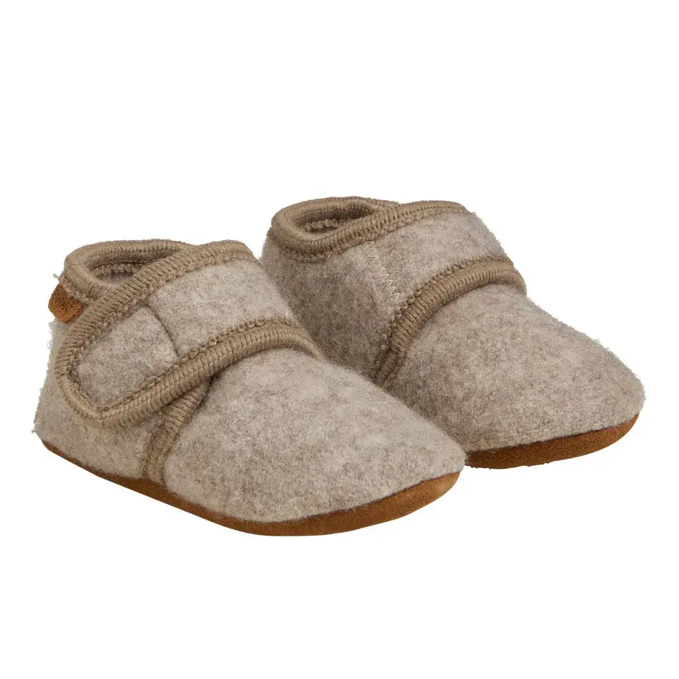 En Fant baby wool slippers sand melange; soft felted wool, cozy slip-on pair