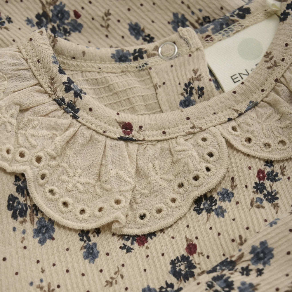 En Fant beige long-sleeve baby bodysuit with lace scalloped collar and floral print