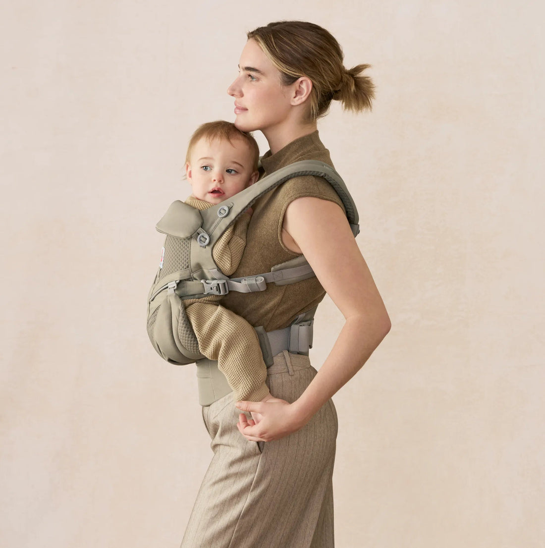 Ergobaby Omni Classic Mesh Baby Carrier Soft Olive side view with ergonomic bucket seat