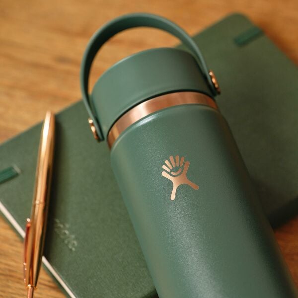 Hydro Flask 24 oz Wide Mouth Bottle With Flex Straw Cap – Forest Green Arc detail or lifestyle view