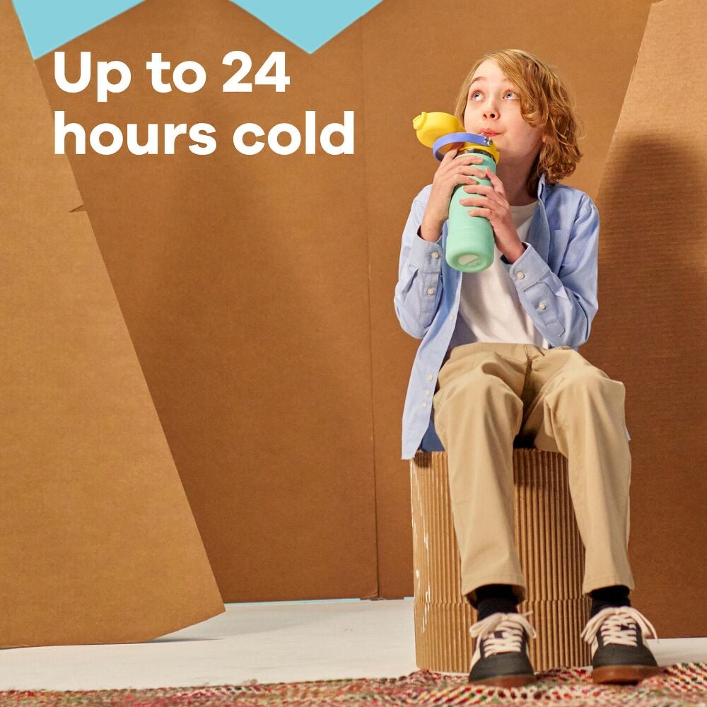 Hydro Flask Kids 18 oz Wide Mouth Bottle With Covered Straw Cap And Boot – Easy to clean – Close-up of a colorful water bottle lid and removable silicone spout components.