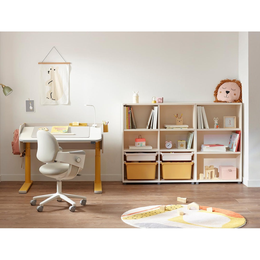 ILOOM Eddi Kids 6-Story Bookshelf 950W in light wood with yellow bins, neatly organized with books and toys.