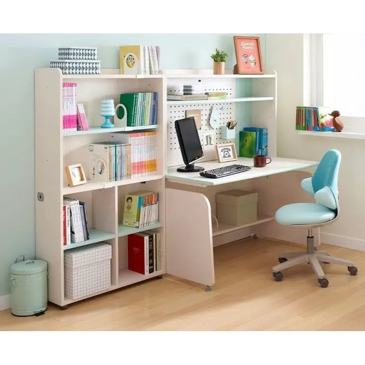 Iloom Linki Plus 5-Story Bookshelf 800W with Desk; white modular unit holds books and computer setup.