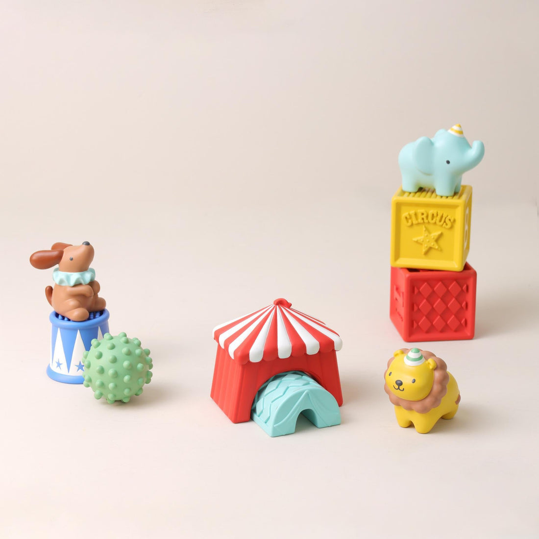 Itzy Ritzy Itzy Blocks Circus packaging and 10-piece set
