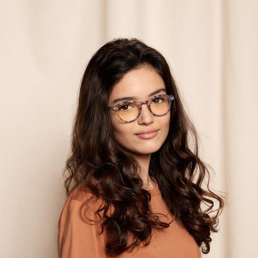 Izipizi Screen #H blue tortoise eyeglasses worn by woman