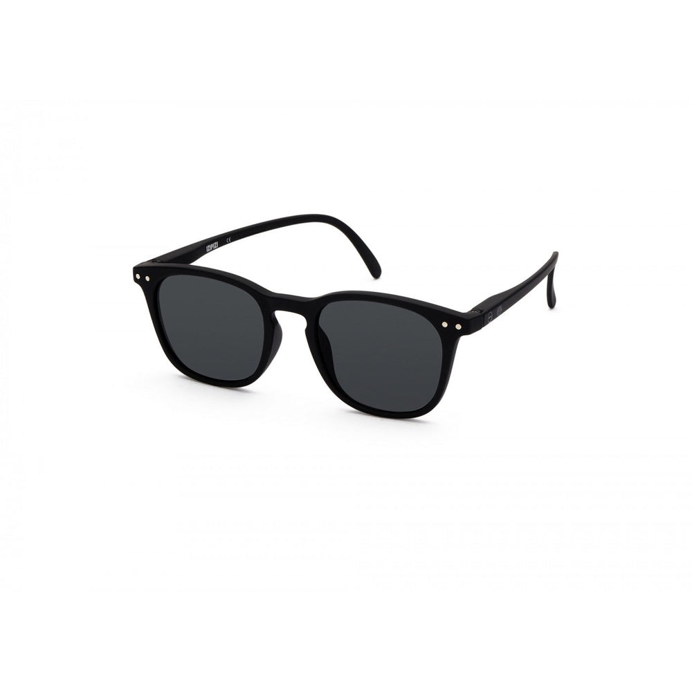 IZIPIZI Sun Junior #E Black sunglasses for kids with a black frame and dark lenses.
