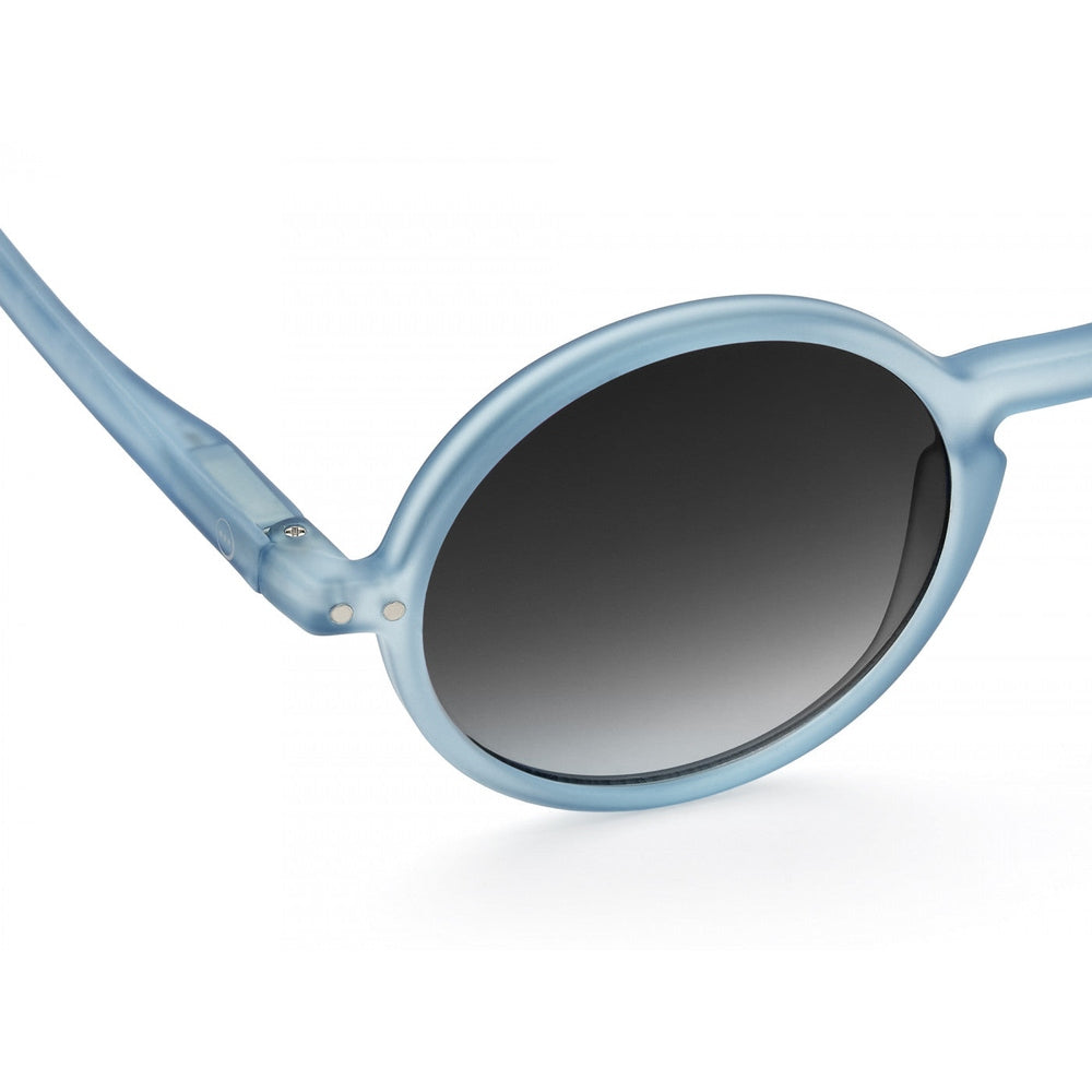 IZIPIZI Junior G Blue Mirage sunglasses with round blue frame and gradient gray lenses