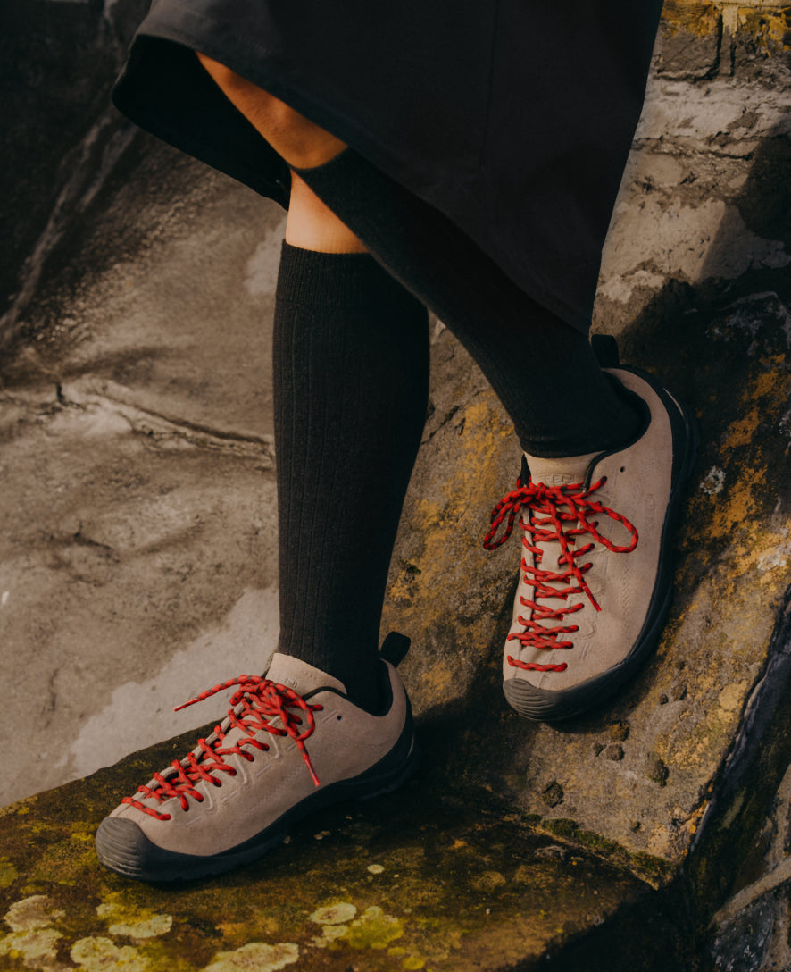 Keen Women's Jasper Sneaker Silver Mink - close-up of Silver Mink Jasper sneakers worn on stone steps