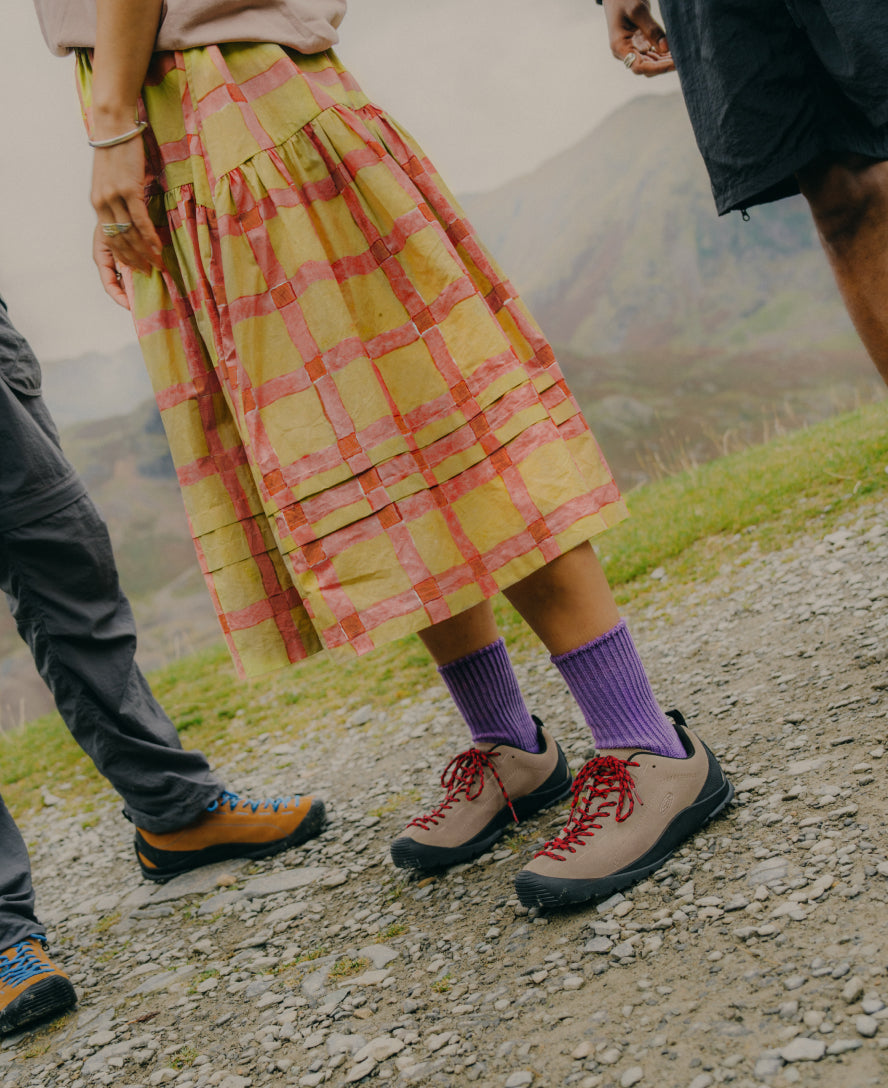 Keen Women's Jasper Sneaker Silver Mink - Silver Mink Jasper sneakers styled outdoors with a colourful skirt