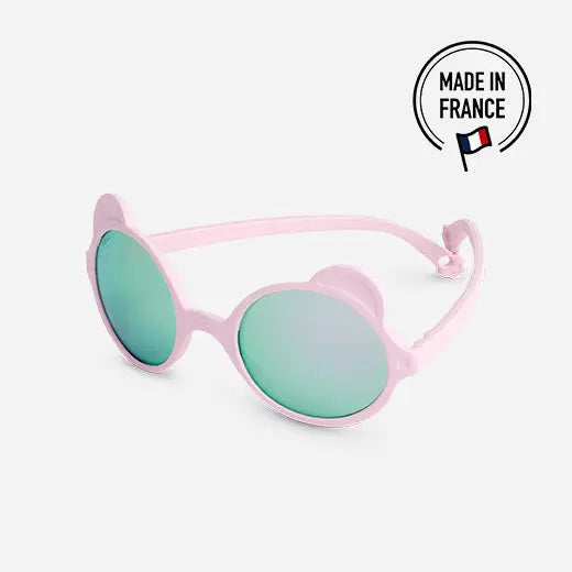 KI ET LA Ourson baby sunglasses in light pink with heart-shaped frames and mirrored green lenses