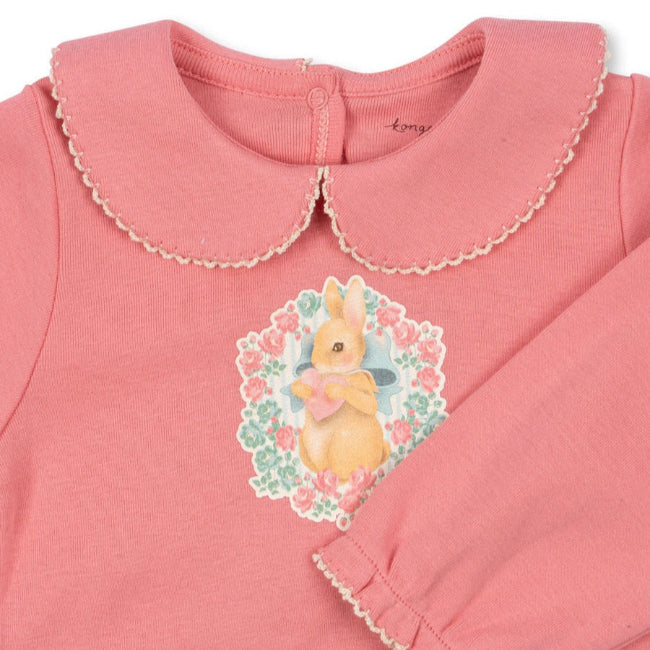 Konges Slojd Coty Gift Set Strawberry Ice pink baby top with scalloped collar and bunny patch, shown flat.