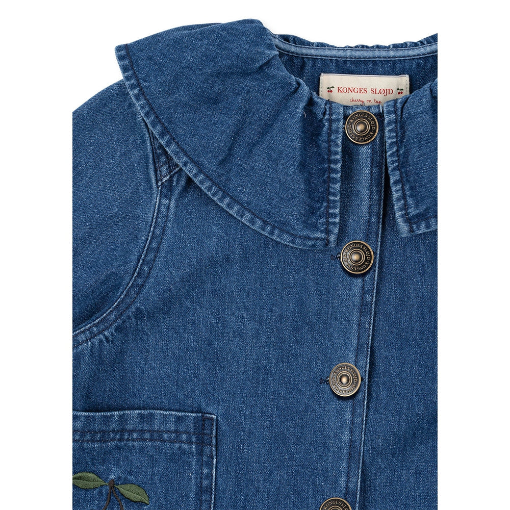 Konges Slojd Denim Shirt Gots Denim Blue Cherry, close-up shows metal buttons and cherry embroidery on chest pocket