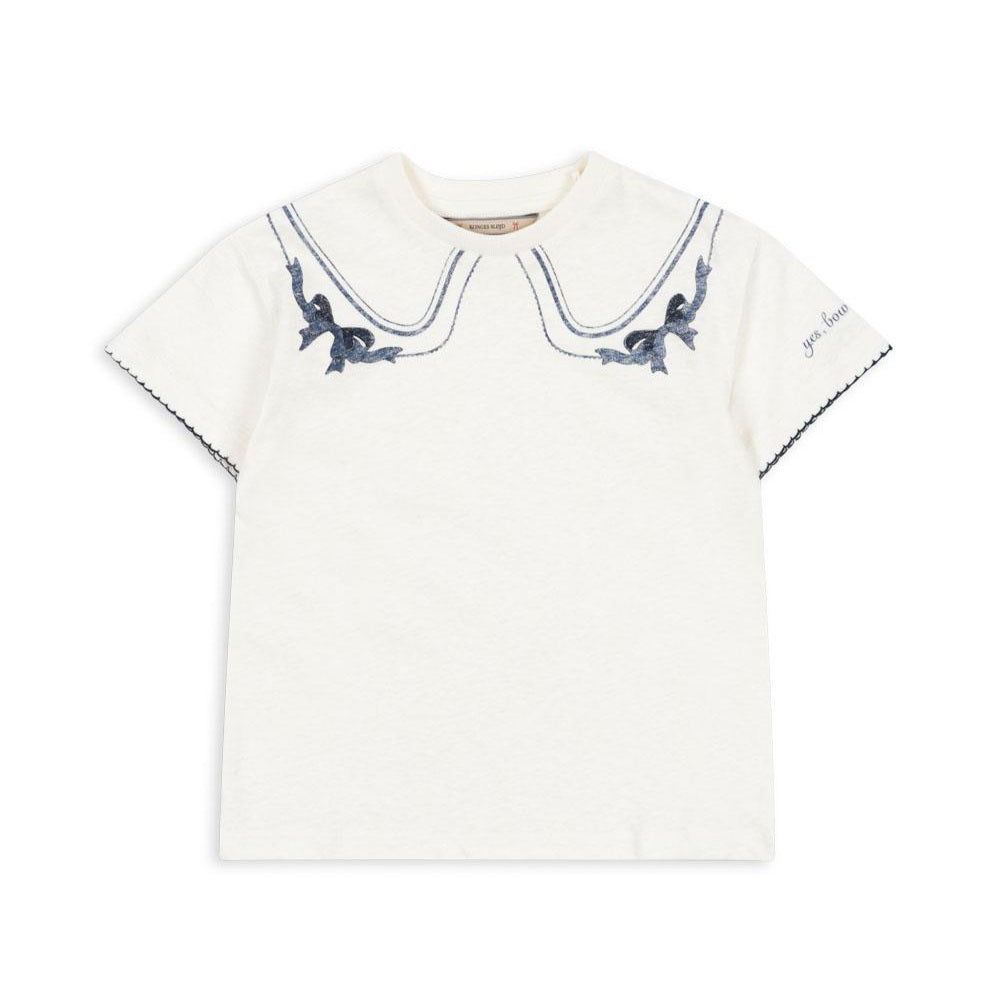 Konges Slojd Era Tee OCS off-white baby top with blue embroidered bow collar and scalloped sleeve trim.