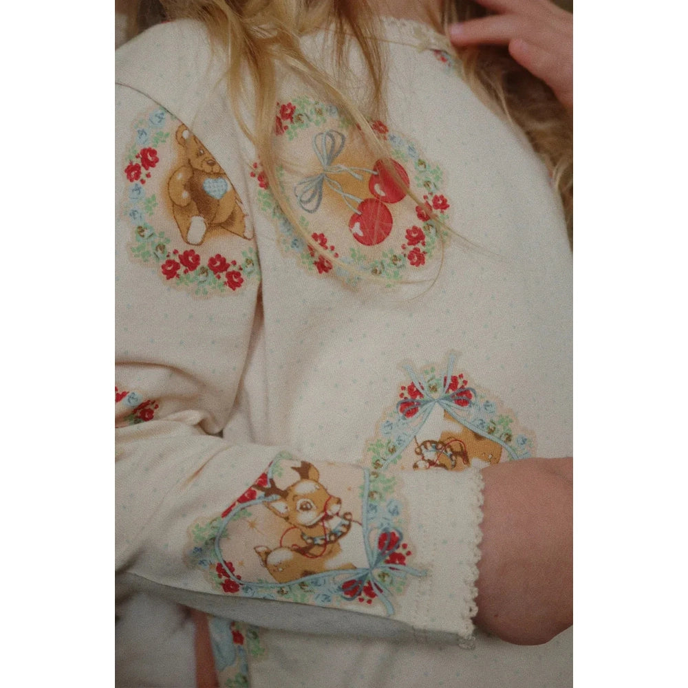 Konges Slojd Holiday Basic Blouse/Pants Set Gots Deer Diary; cream outfit worn by a child with deer print and lace-trim cuffs.