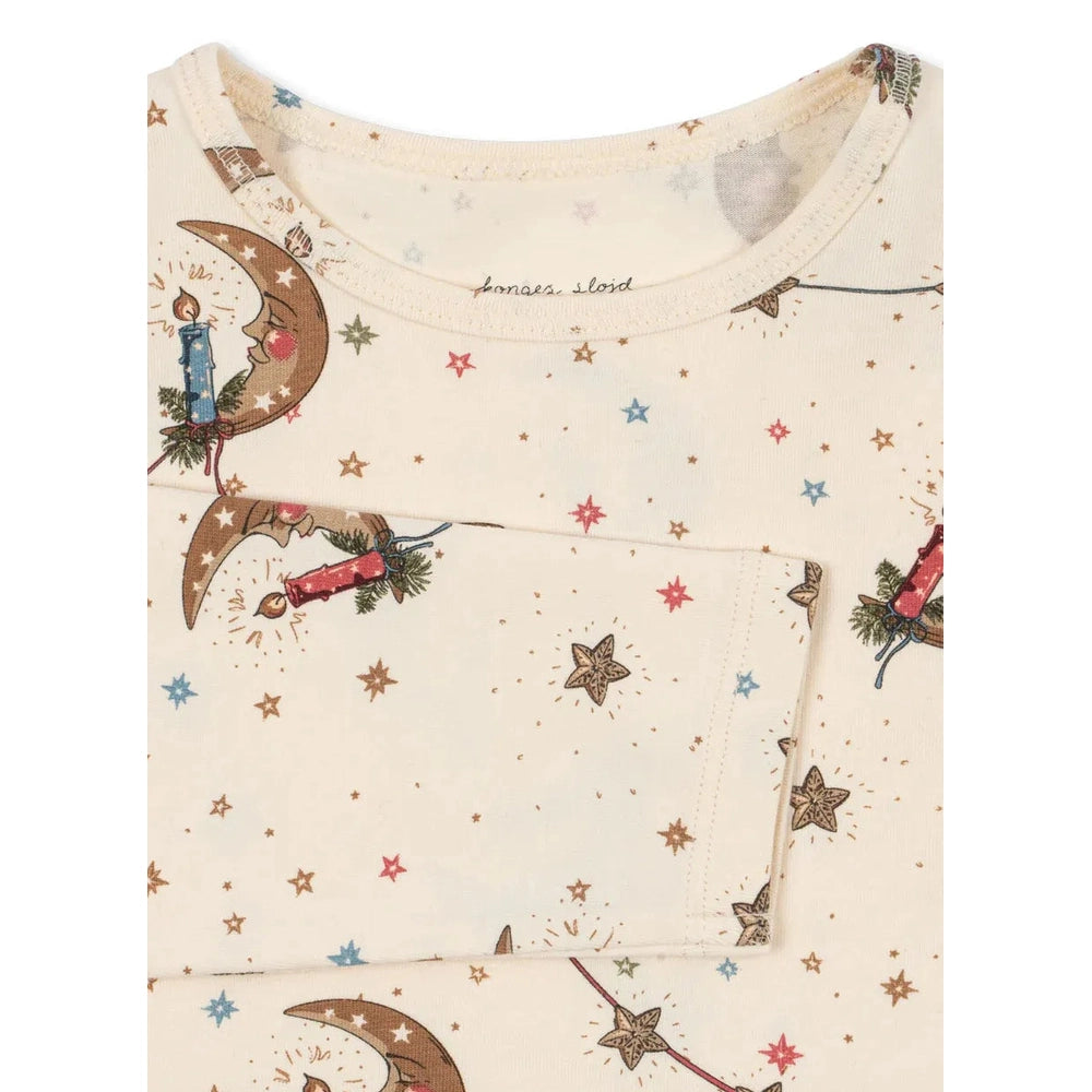 Konges Slojd Holiday Basic Blouse/Pants Set GOTS Luna cream with moons and stars, flat-lay baby outfit
