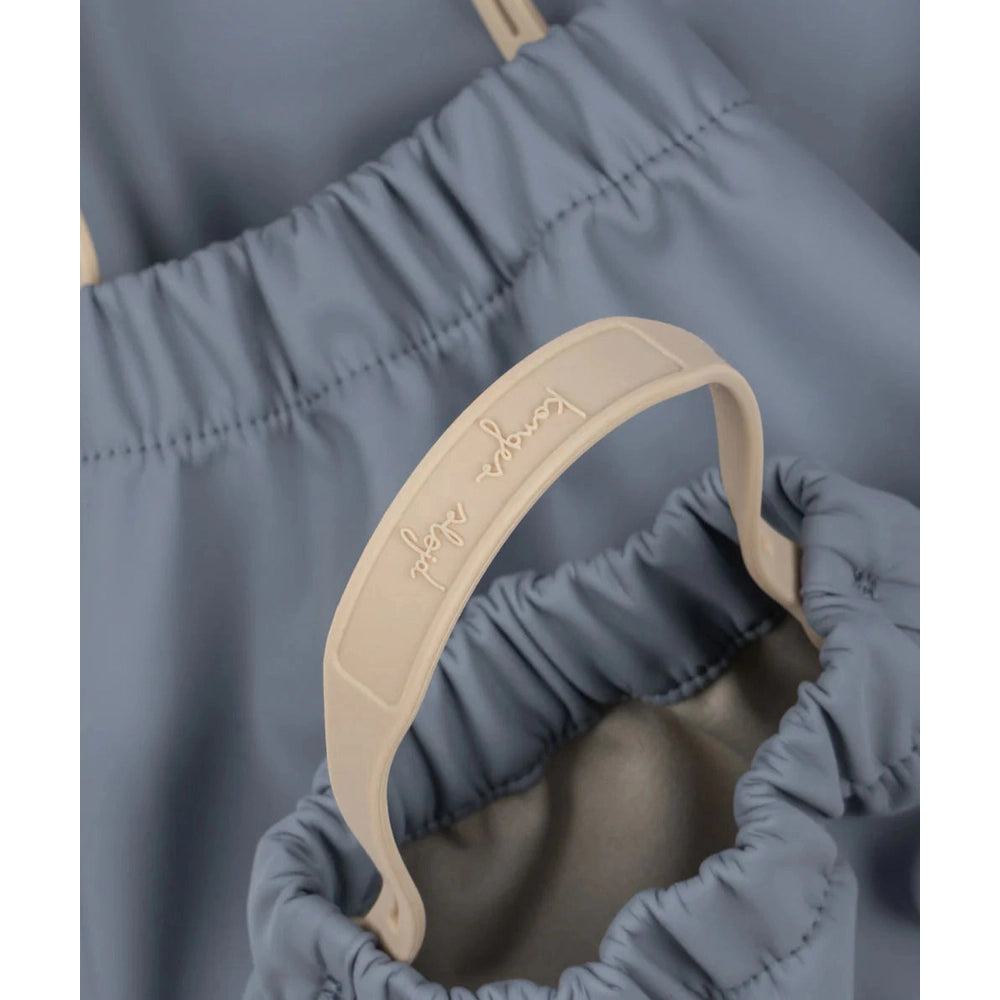 Konges Slojd Sharka Rain Set in Tradewinds blue-gray with beige handle