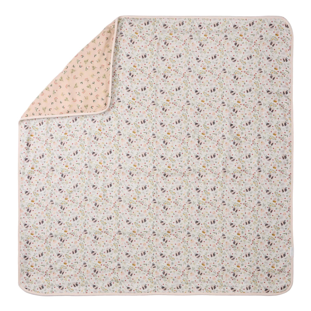 LOULOU LOLLIPOP Muslin Quilt Blanket, pink reverse with floral bee print, laid flat.