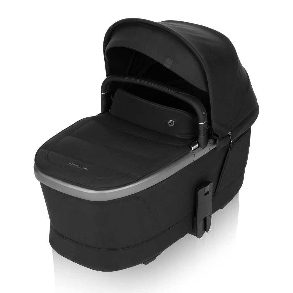Maxi-Cosi Fame carry cot bassinet in black with integrated carry handle