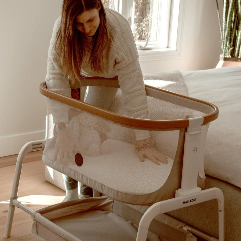 Maxi Cosi Iora white bedsheets 2-pack for baby bassinet bedding, soft and breathable fabric