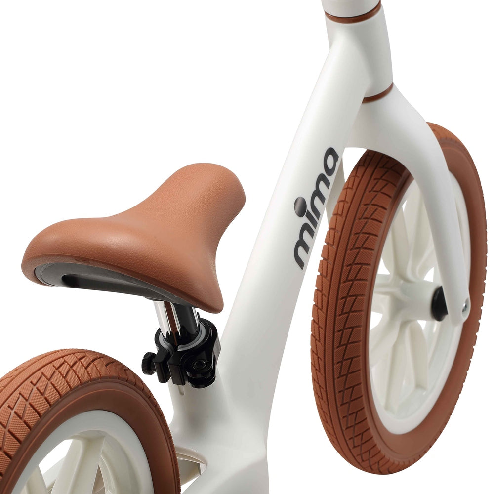 Mima Zoom Lite Balance Bike in White seat detail