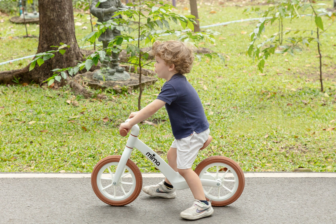 Mima Zoom Lite Balance Bike white lifestyle first-ride feature
