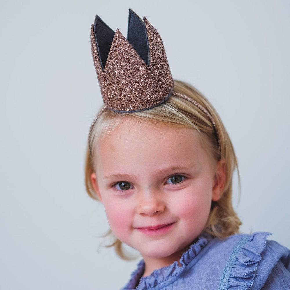 Mimi & Lula glitter crown Alice Gold worn by smiling girl