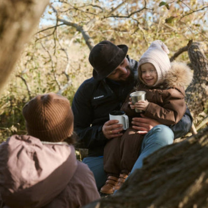 MINI A TURE Matjuel fleece-lined hood in Cloudy Rose worn by a family outdoors