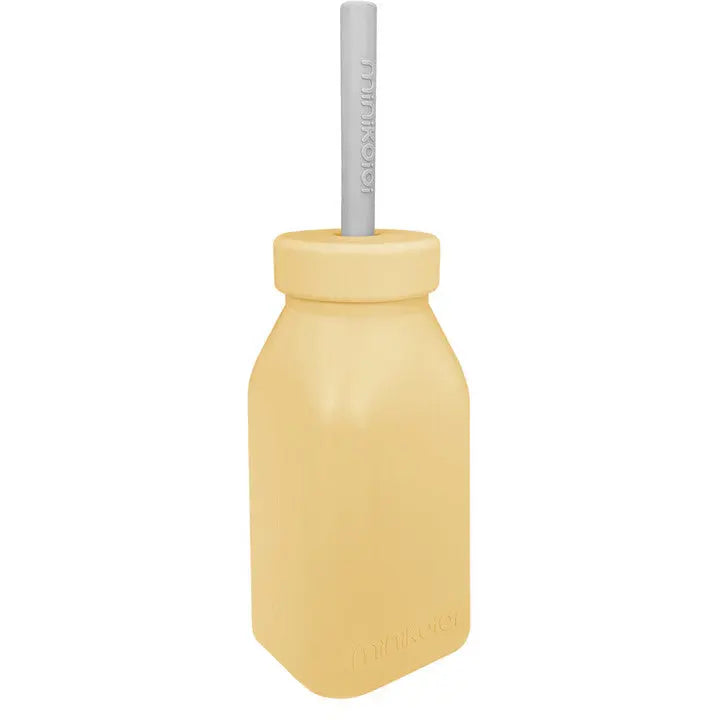 MINIKOIOI Bottle & Straw for babies, a yellow baby bottle with a gray straw inserted into the lid.