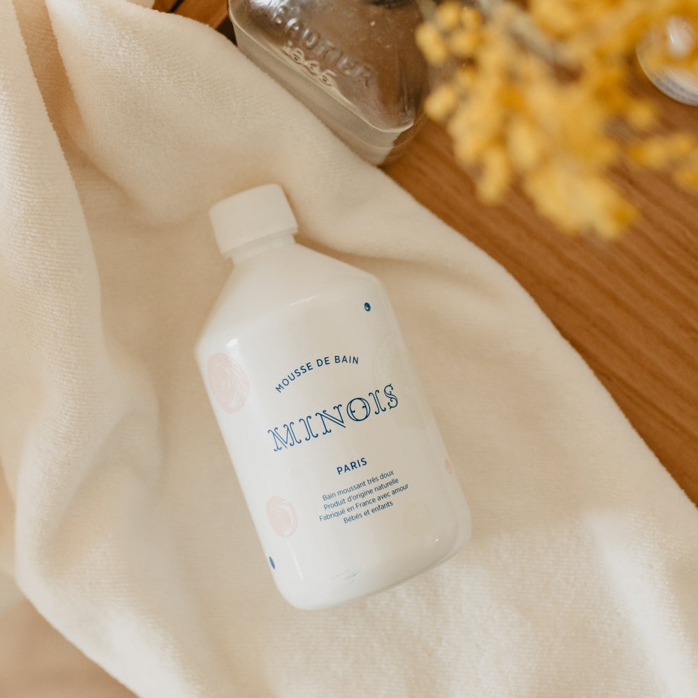 Minois Paris bath foam 500 ml bottle, white plastic with blue branding