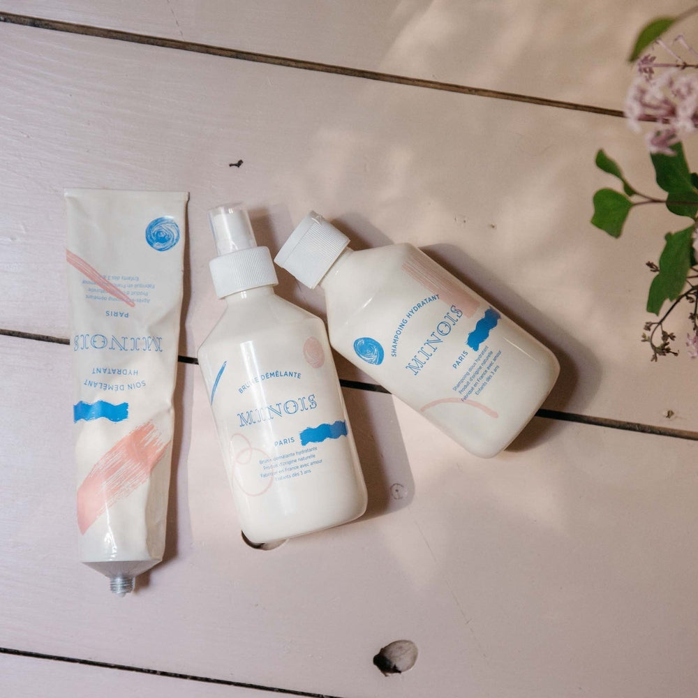 Minois Paris Detangling Mist 300 ml set with three white bottles: two spray bottles and a tube with blue and pink accents.