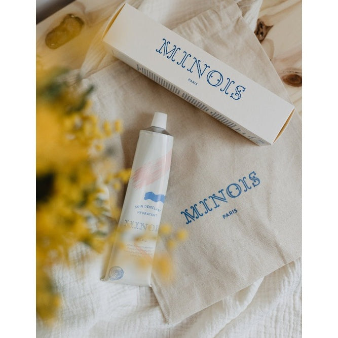 Minois Paris hydrating detangling conditioner, 180 ml bottle with pastel blue and pink design