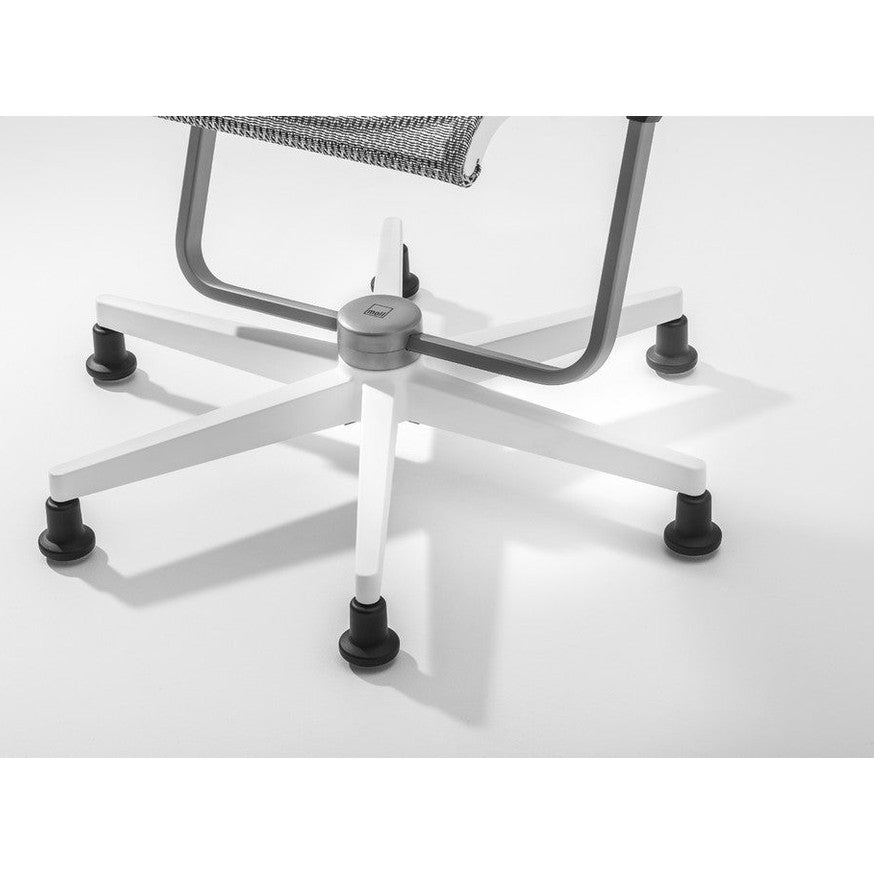 Moll Glider five-star white base with black caster tips for Maximo scooter chair
