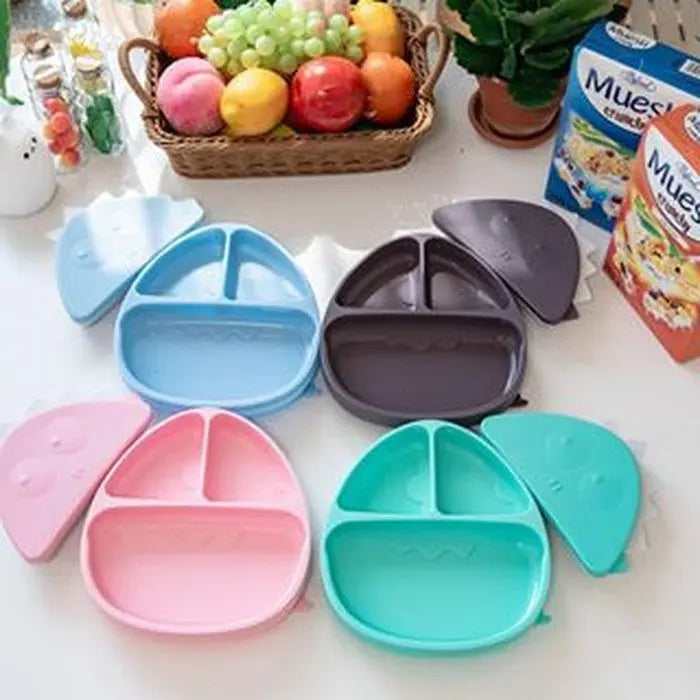 MONEE Dinosaur Food Plate Combo: pastel divided toddler plates with lids shown open on a table, 6 pieces.