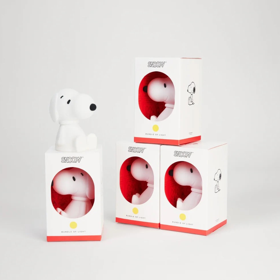 Mr Maria Bundle of Light Snoopy figurine set, white Snoopy figures with red packaging boxes (4-pack)
